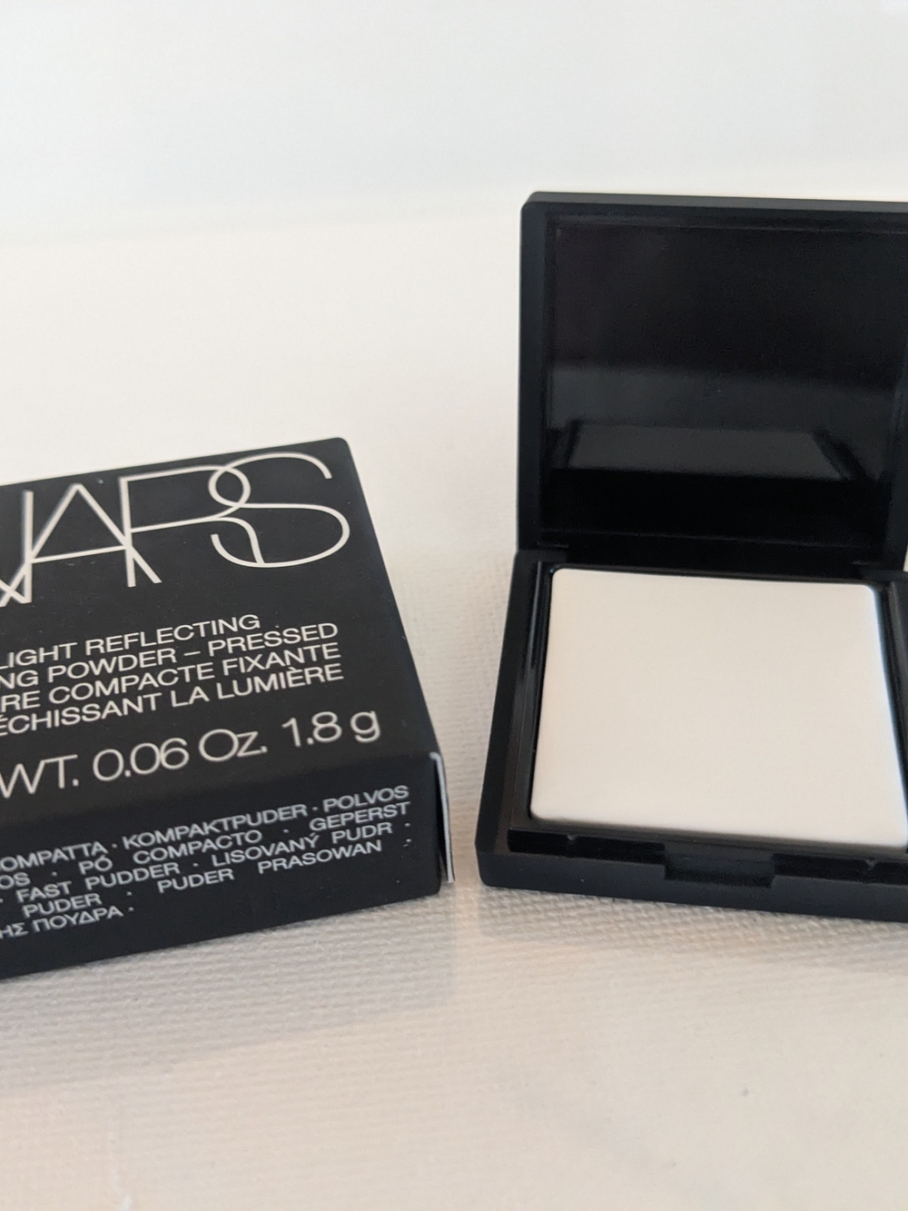 NARS Light Reflecting Pressed Setting Powder — White Compact